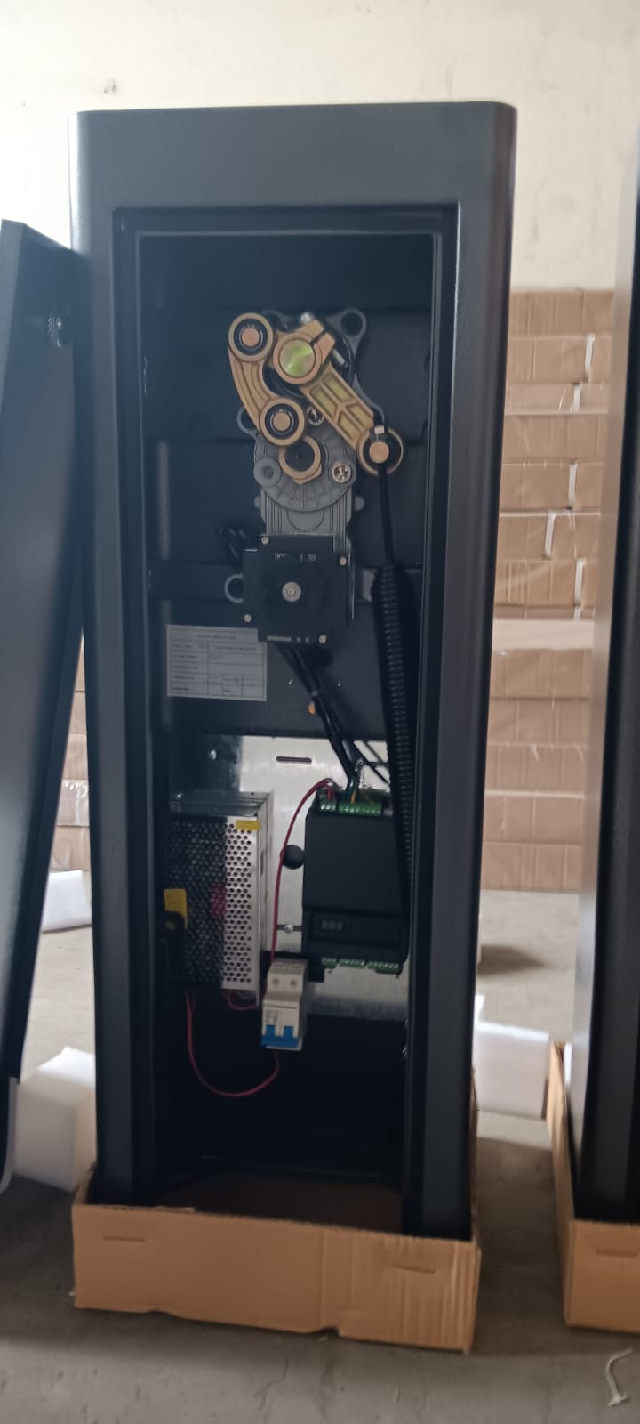 E8 LED Barrier Gate DC Model E7600 High Speed 1.8s – Mesin Palang Parkir Otomatis BLDC Motor & LED Arm 3M Supplied by PT Autogate and Security Syste
